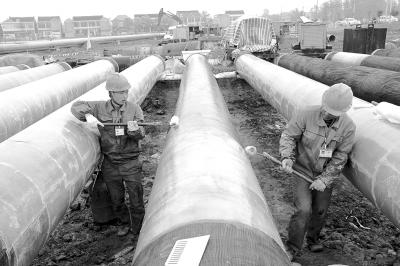 西气东输管道工程长江定向钻穿越再创世界新纪录